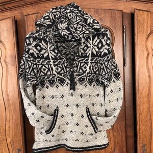 Super soft pull over Long sleeve hooded sweater size M Forever 21